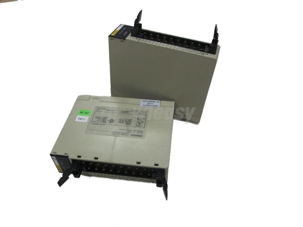 Omron Output Module OC222 USED